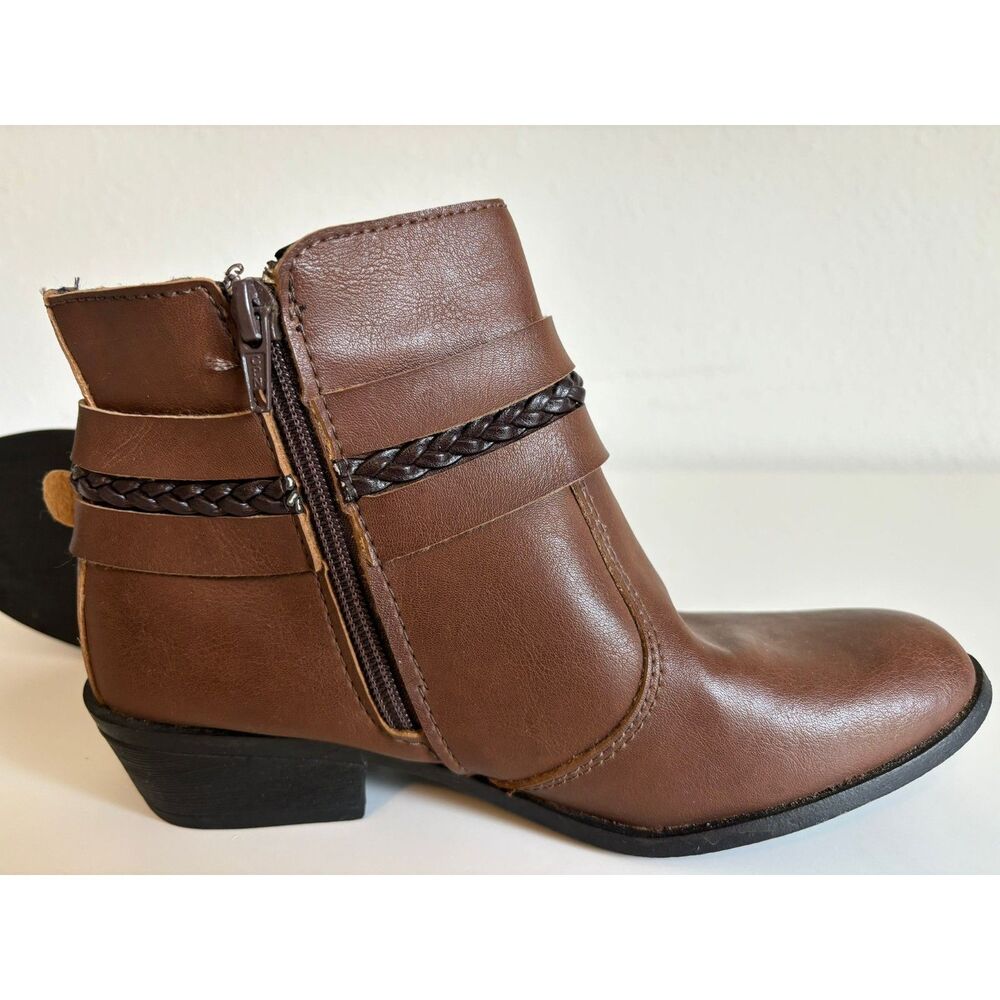 Ankle Boots Buckle leather Details Side Zipper Size 34 BRA /  5 ½ / 3(Y)